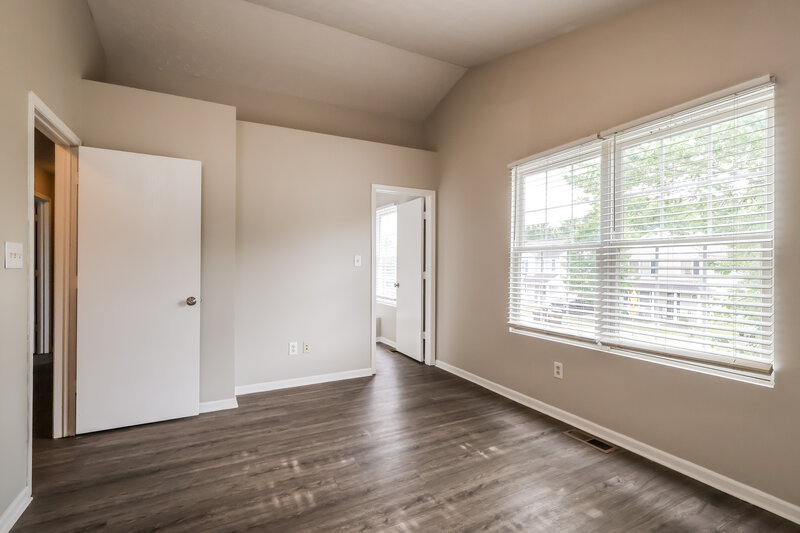 1,705/Mo, 6514 Hunters Creek Blvd Louisville, KY 40258 Main Bedroom View 2