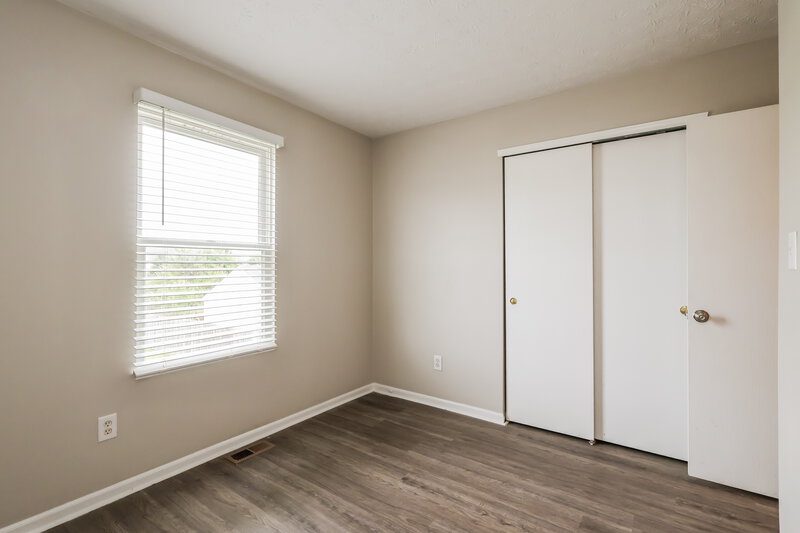 1,705/Mo, 6514 Hunters Creek Blvd Louisville, KY 40258 Bedroom View