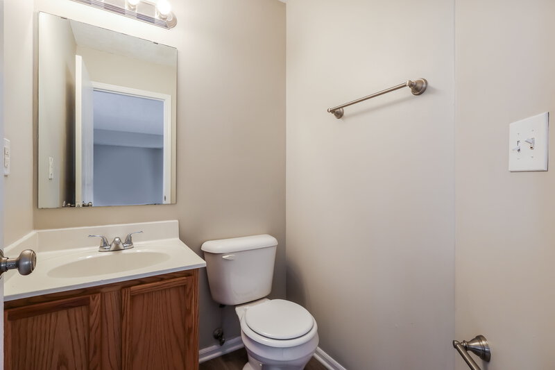 1,705/Mo, 6514 Hunters Creek Blvd Louisville, KY 40258 Bathroom View