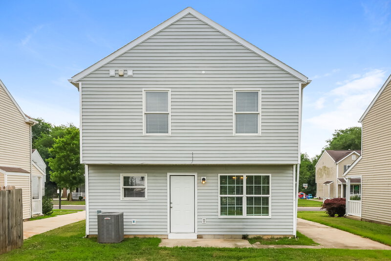 1,705/Mo, 6514 Hunters Creek Blvd Louisville, KY 40258 Rear View