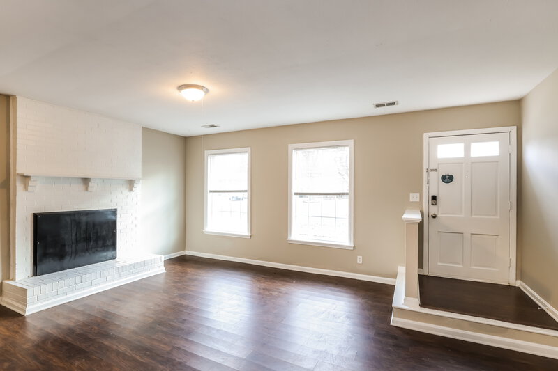 1,600/Mo, 6406 Fernview Rd Louisville, KY 40291 Living Room View 3