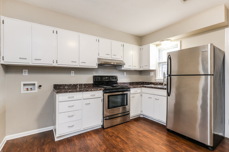 1,600/Mo, 6406 Fernview Rd Louisville, KY 40291 Kitchen View 2