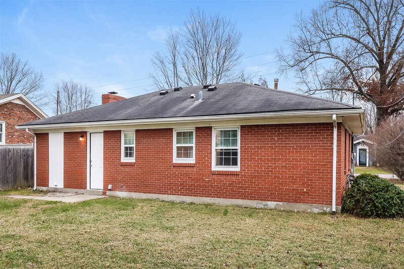 1,600/Mo, 6406 Fernview Rd Louisville, KY 40291 Rear View