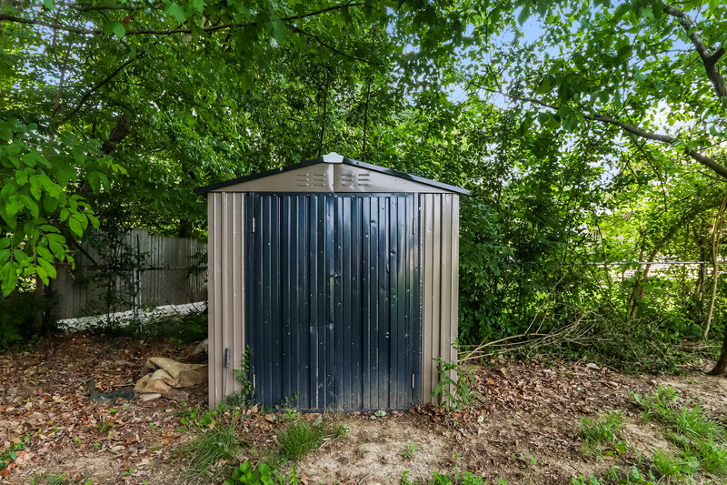 1,395/Mo, 10610 Hillcross Ct Louisville, KY 40229 Shed View