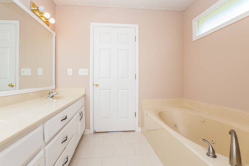 2,130/Mo, 6758 Braybourne Main Olive Branch, MS 38654 Master Bathroomlarge View 2