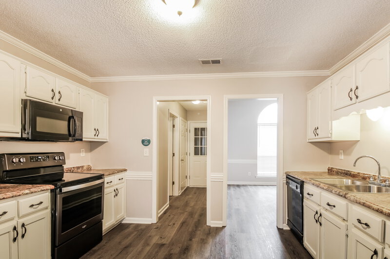 1,910/Mo, 6758 Braybourne Main Olive Branch, MS 38654 Kitchen View 2