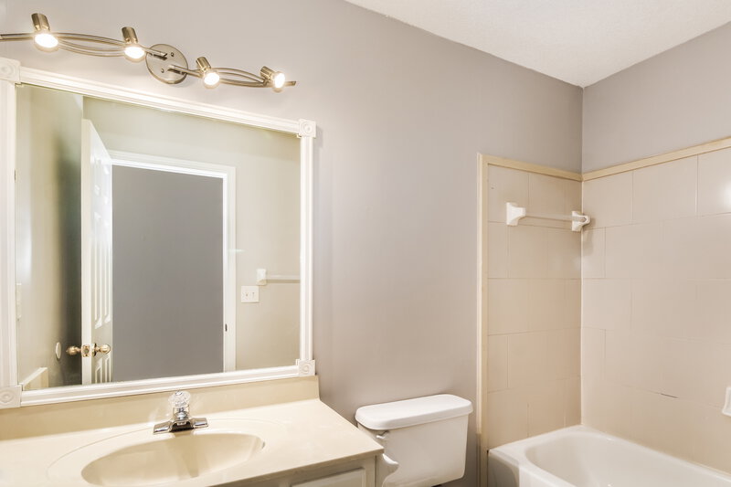 1,910/Mo, 6758 Braybourne Main Olive Branch, MS 38654 Bathroom View
