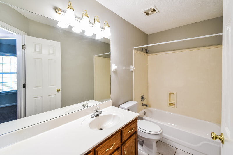 1,975/Mo, 4299 Rocky Top Cv Olive Branch, MS 38654 Bathroom View
