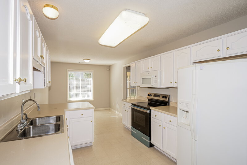 2,760/Mo, 5041 Thornebrook Cv Arlington, TN 38002 Kitchen View