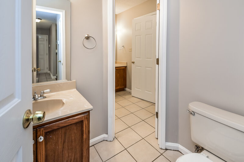 1,790/Mo, 4483 Shadow Glen Cv Horn Lake, MS 38637 Main Bathroom View