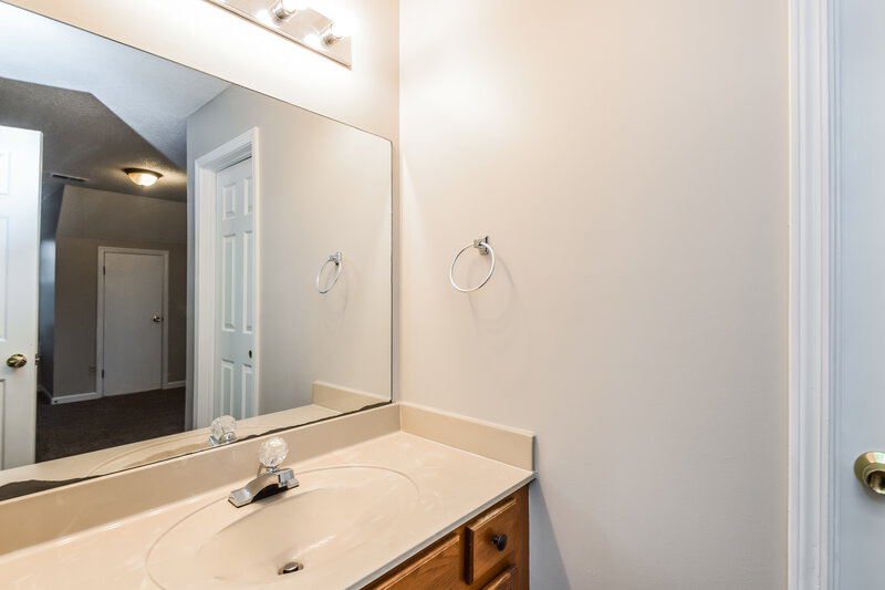 1,790/Mo, 4483 Shadow Glen Cv Horn Lake, MS 38637 Bathroom View 2