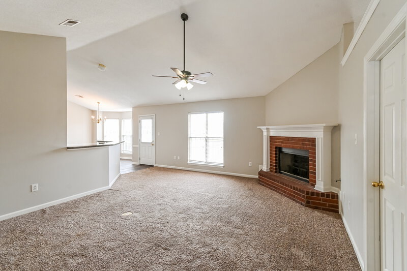 1,805/Mo, 7395 Bridle Cv Southaven, MS 38671 Living Room View