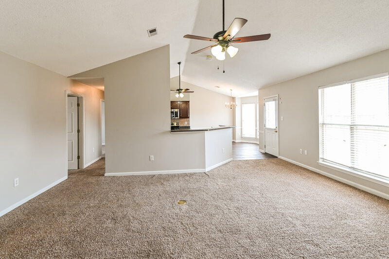 1,805/Mo, 7395 Bridle Cv Southaven, MS 38671 Living Room View 2