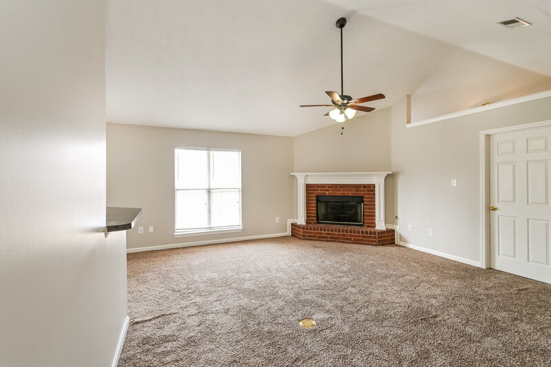 1,805/Mo, 7395 Bridle Cv Southaven, MS 38671 Living Room View 3