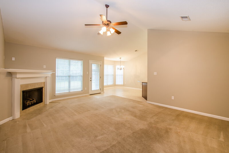 2,290/Mo, 7197 Willow Point Dr Horn Lake, MS 38637 Living Roomlarge View 3