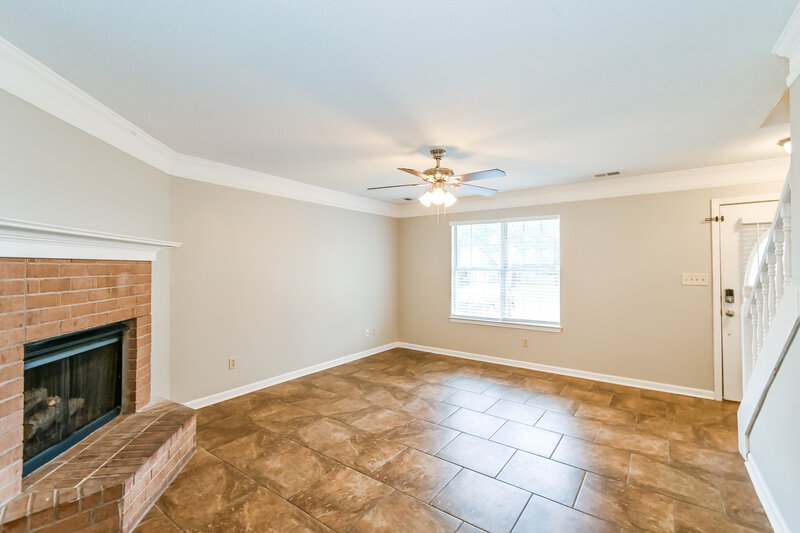 1,995/Mo, 4180 Shadow Oaks Dr Horn Lake, MS 38637 Living Room View
