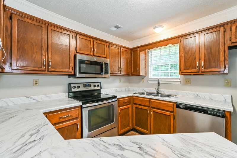 1,995/Mo, 4180 Shadow Oaks Dr Horn Lake, MS 38637 Kitchen View 2