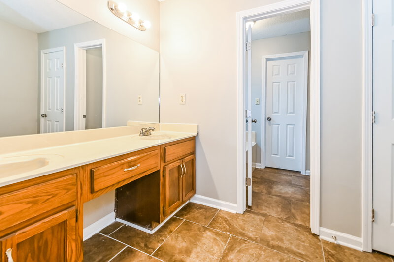1,995/Mo, 4180 Shadow Oaks Dr Horn Lake, MS 38637 Main Bathroom View