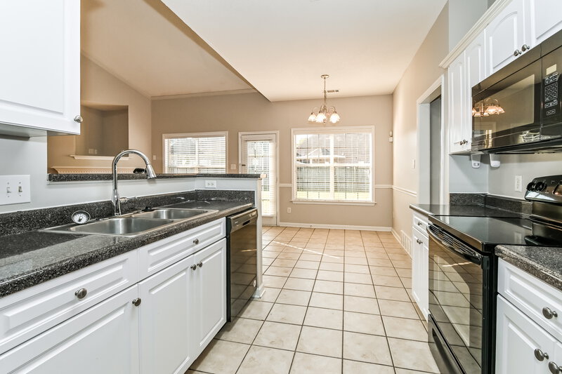 2,560/Mo, 9271 N Fairmont Cir Collierville, TN 38017 Kitchen View 2