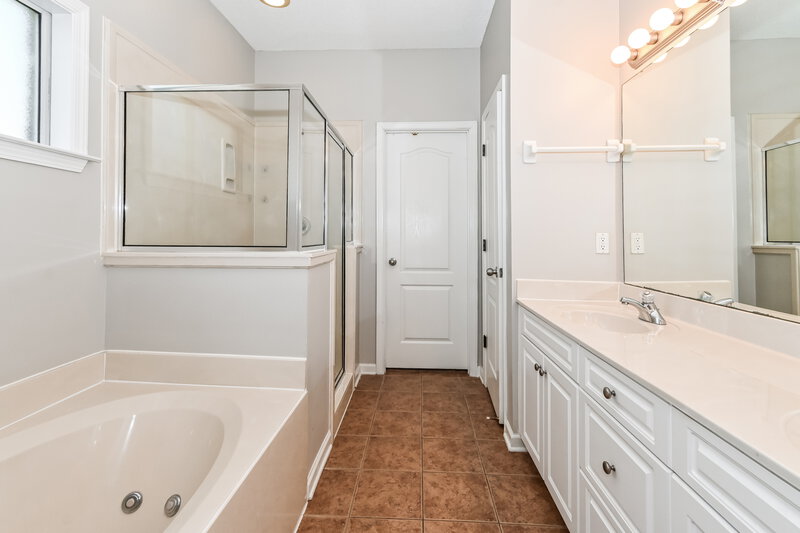 2,560/Mo, 9271 N Fairmont Cir Collierville, TN 38017 Main Bathroom View