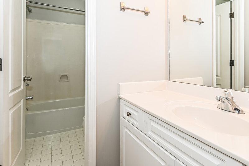 2,560/Mo, 9271 N Fairmont Cir Collierville, TN 38017 Bathroom View