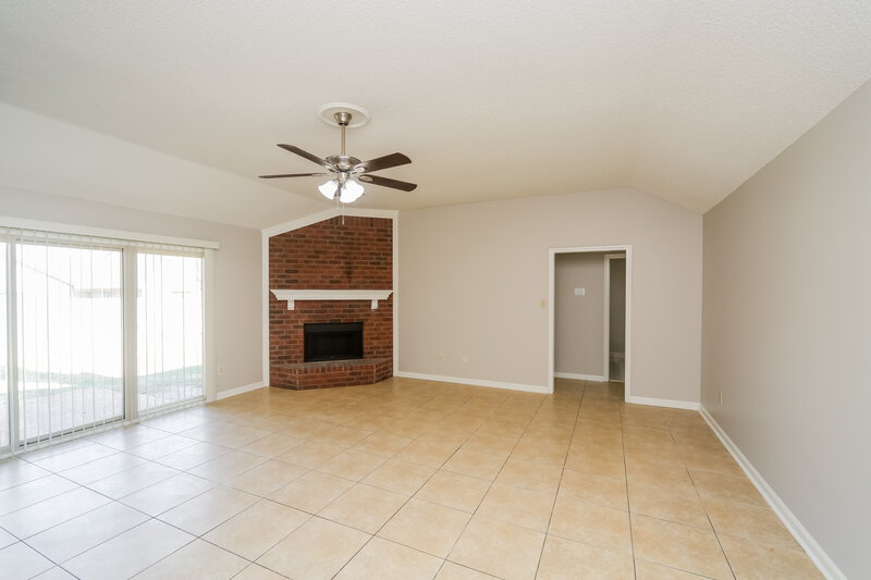 1,985/Mo, 7920 Wentworth Dr Memphis, TN 38125 Living Room View 2