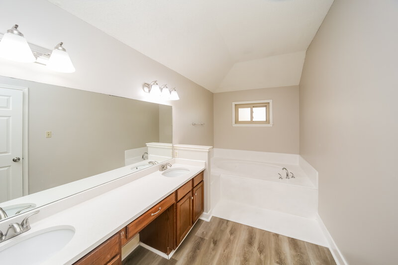 1,985/Mo, 7920 Wentworth Dr Memphis, TN 38125 Main Bathroom View