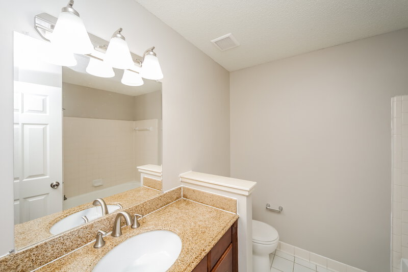 1,985/Mo, 7920 Wentworth Dr Memphis, TN 38125 Bathroom View
