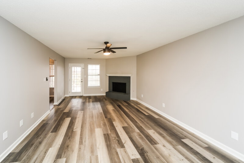 1,860/Mo, 3970 Powder Mill Rd Memphis, TN 38125 Living Room View 2