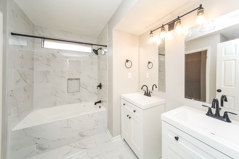 1,860/Mo, 3970 Powder Mill Rd Memphis, TN 38125 Main Bathroom View