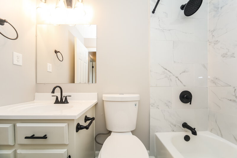 1,860/Mo, 3970 Powder Mill Rd Memphis, TN 38125 Bathroom View 2