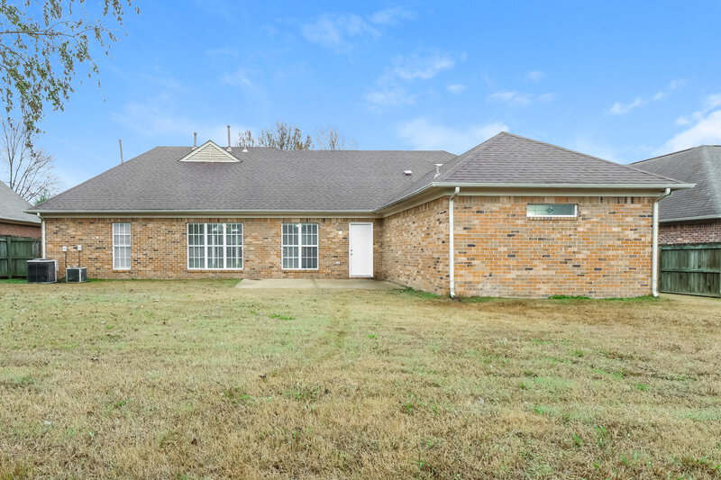 1,910/Mo, 5651 Carter Dr Southaven, MS 38672 Rear View