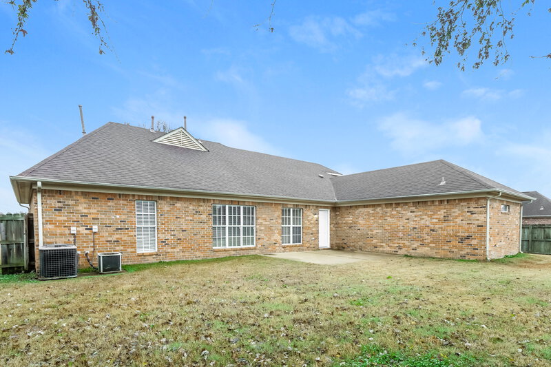 1,910/Mo, 5651 Carter Dr Southaven, MS 38672 Rear View 2