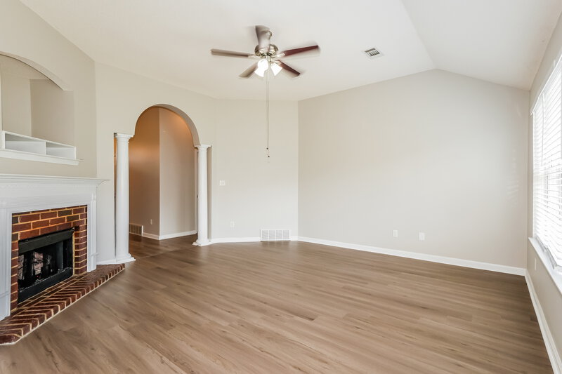 1,840/Mo, 305 Dogwood Spring Dr Oakland, TN 38060 Living Room View 2