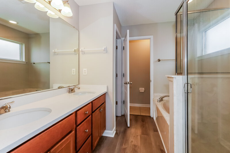 1,840/Mo, 305 Dogwood Spring Dr Oakland, TN 38060 Main Bathroom View