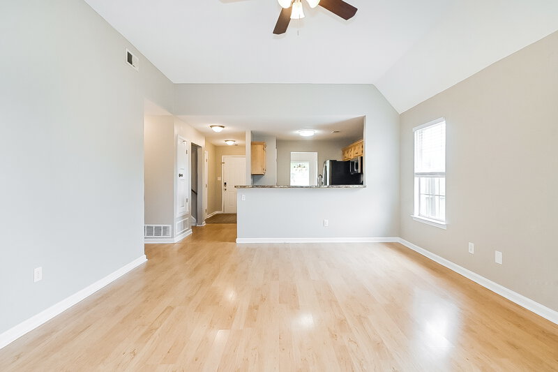 2,075/Mo, 5970 Fredrick Dr Southaven, MS 38671 Living Room View 2