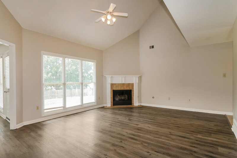 2,355/Mo, 1011 Stable Run Dr Cordova, TN 38018 Living Room View