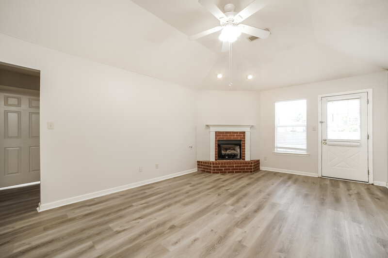 1,695/Mo, 4519 Shadow Hollow Dr Horn Lake, MS 38637 Living Room View