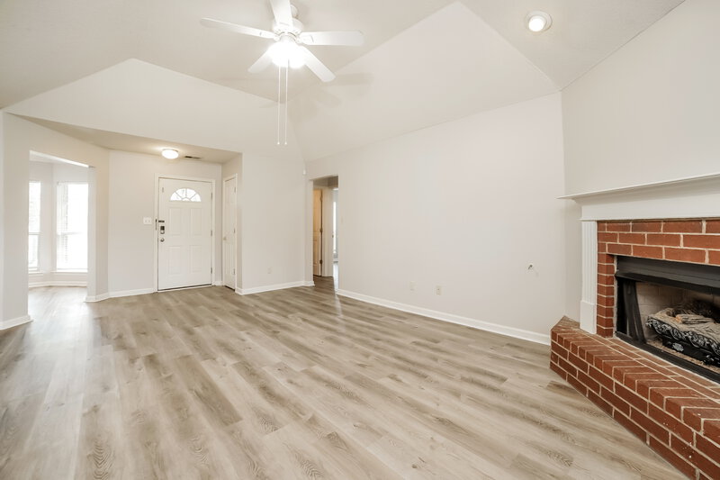 1,695/Mo, 4519 Shadow Hollow Dr Horn Lake, MS 38637 Living Room View 3