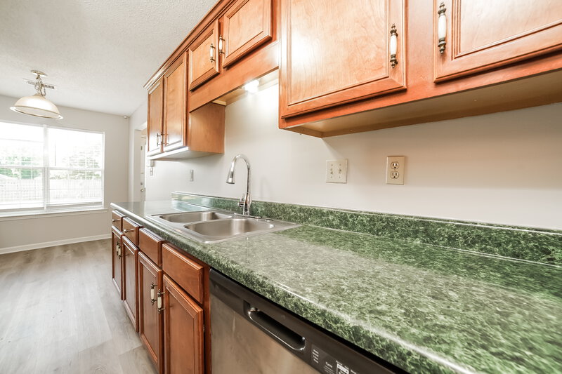 1,695/Mo, 4519 Shadow Hollow Dr Horn Lake, MS 38637 Kitchen View