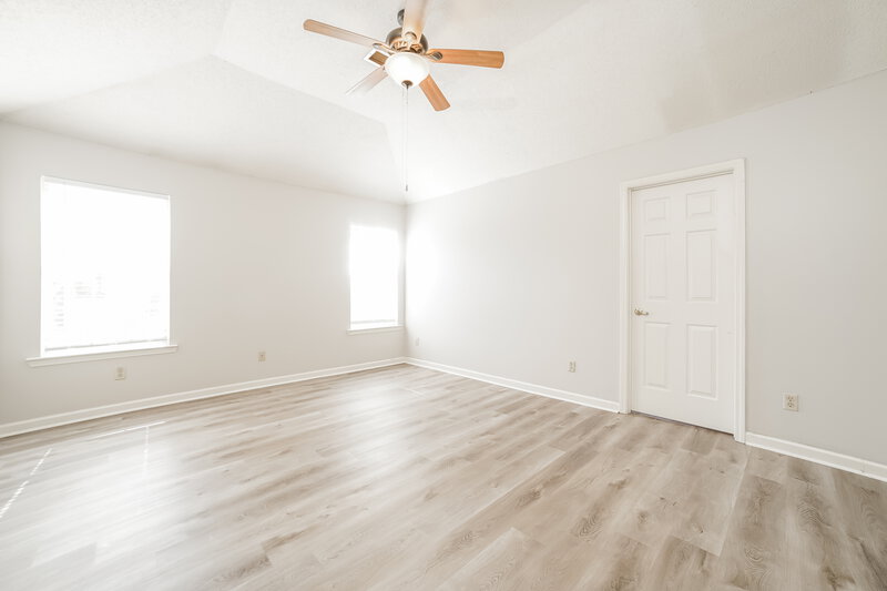 1,695/Mo, 4519 Shadow Hollow Dr Horn Lake, MS 38637 Main Bedroom View