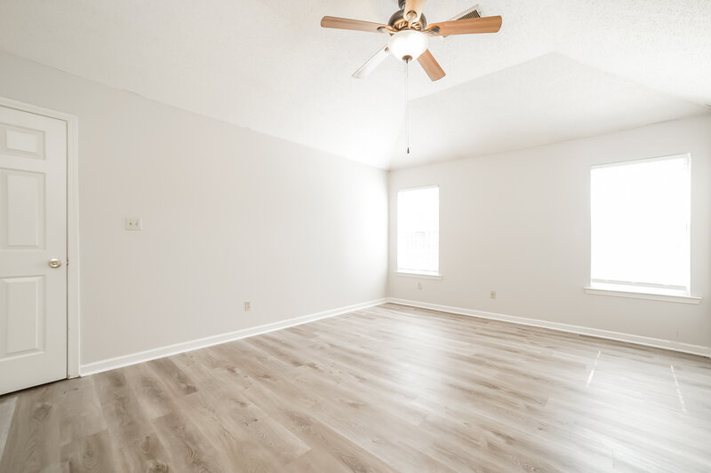 1,695/Mo, 4519 Shadow Hollow Dr Horn Lake, MS 38637 Main Bedroom View 2