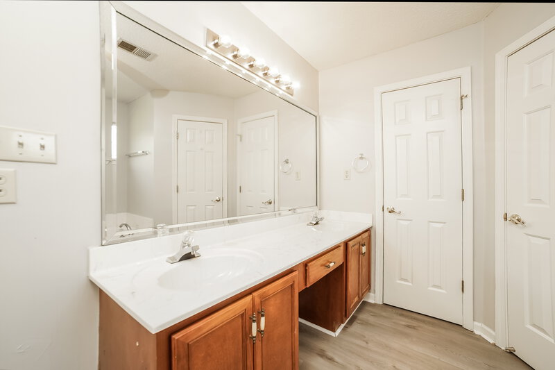 1,695/Mo, 4519 Shadow Hollow Dr Horn Lake, MS 38637 Main Bathroom View