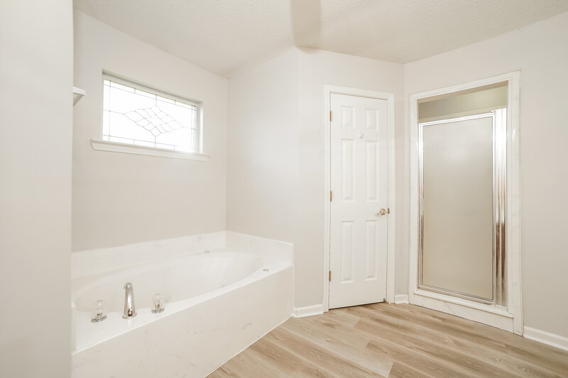 1,695/Mo, 4519 Shadow Hollow Dr Horn Lake, MS 38637 Main Bathroom View 2