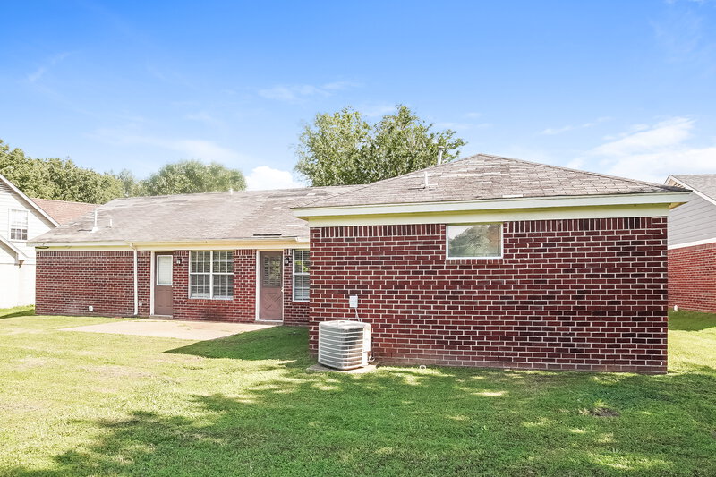 1,695/Mo, 4519 Shadow Hollow Dr Horn Lake, MS 38637 Rear View