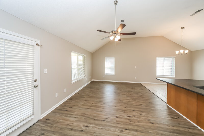 1,610/Mo, 5870 Waverly Dr Horn Lake, MS 38637 Living Room View