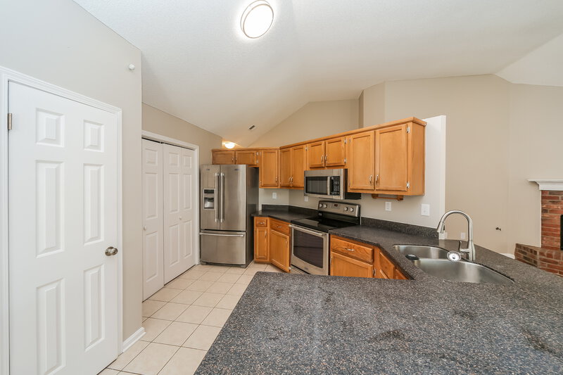 1,610/Mo, 5870 Waverly Dr Horn Lake, MS 38637 Kitchen View