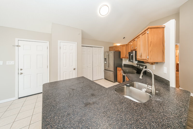 1,610/Mo, 5870 Waverly Dr Horn Lake, MS 38637 Kitchen View 2