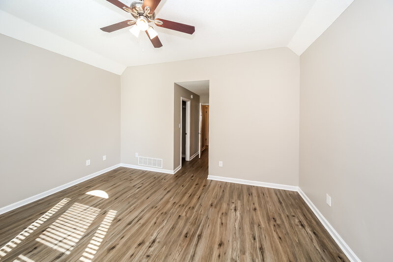 1,610/Mo, 5870 Waverly Dr Horn Lake, MS 38637 Main Bedroom View 2