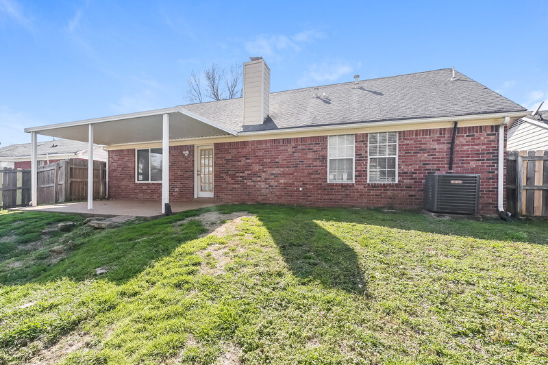 1,610/Mo, 5870 Waverly Dr Horn Lake, MS 38637 Rear View